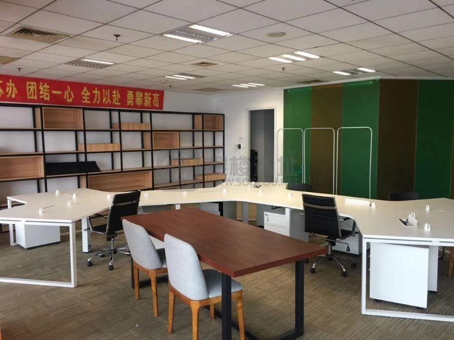 金茂广场面积230平