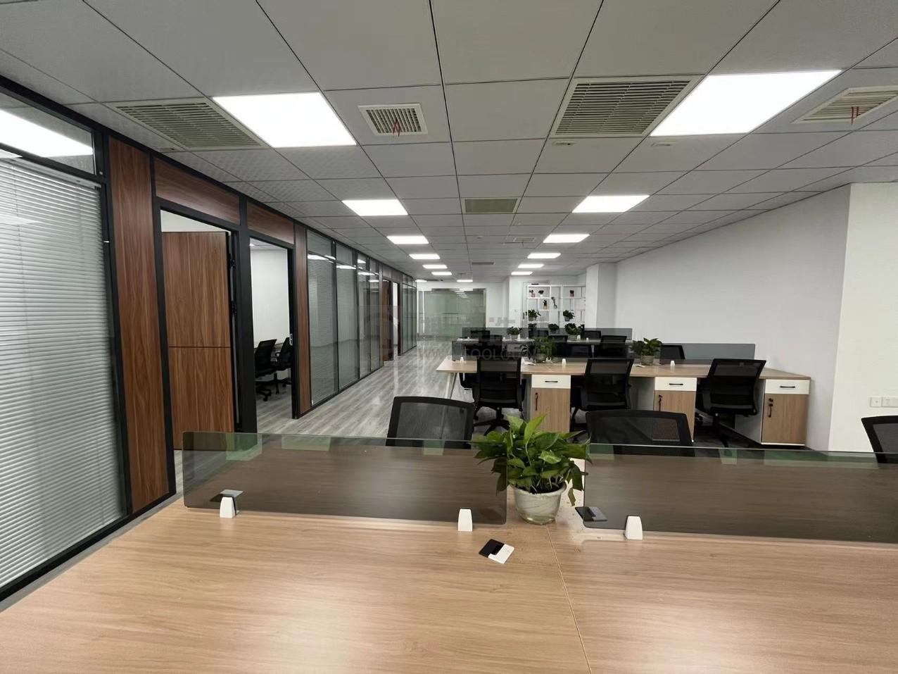 易发信息大厦面积183平