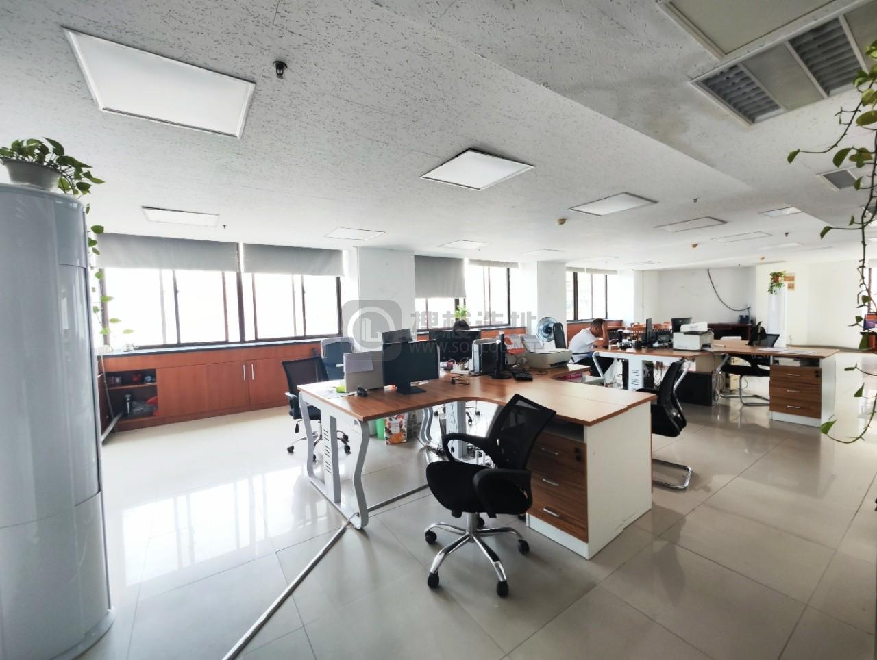 青华大厦面积237平