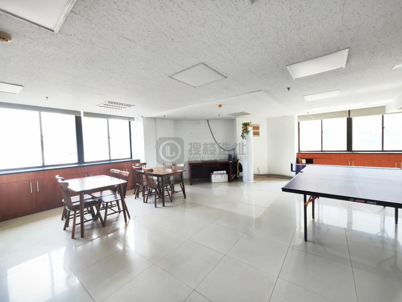 青华大厦面积237平