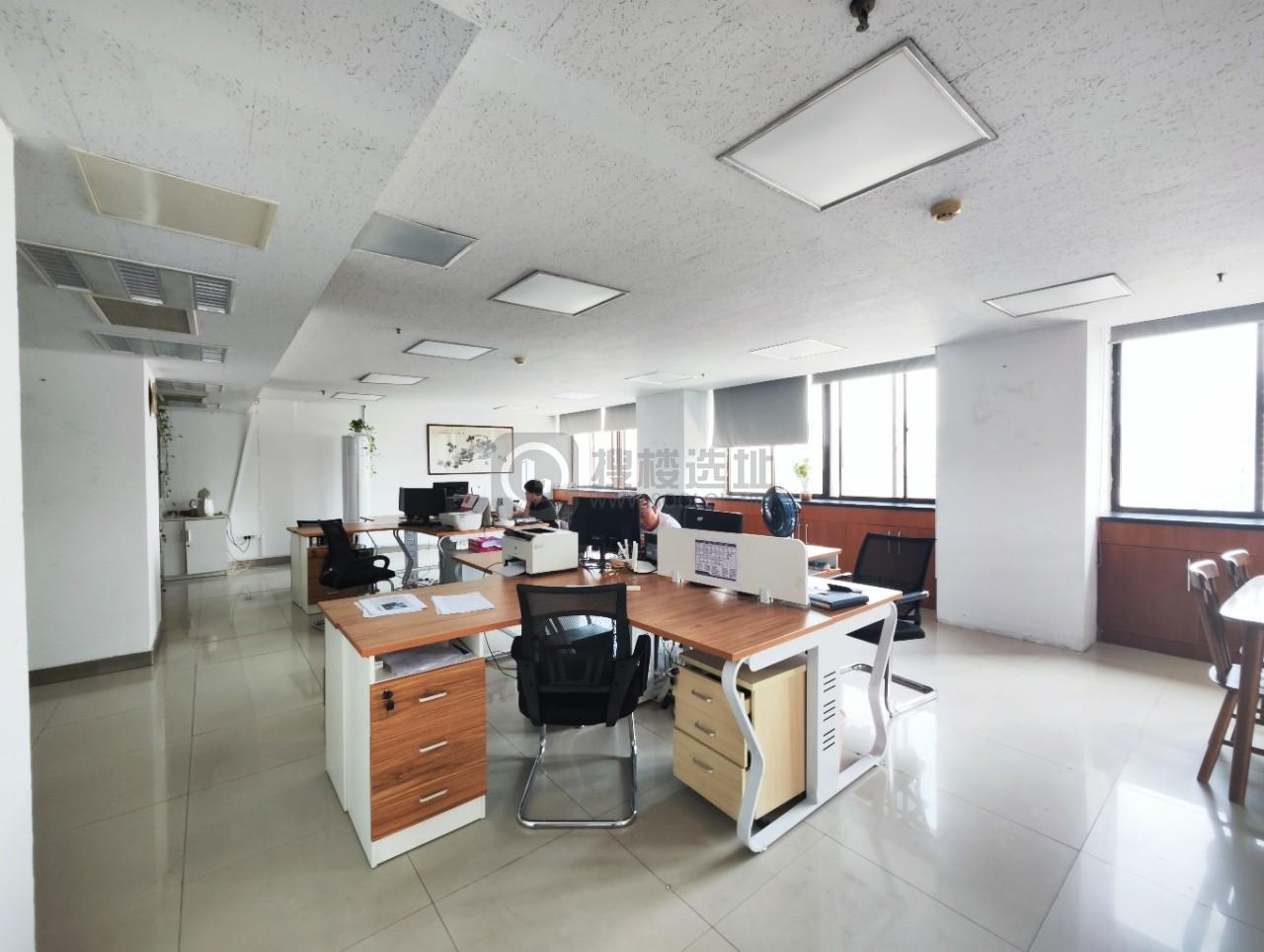 青华大厦面积237平