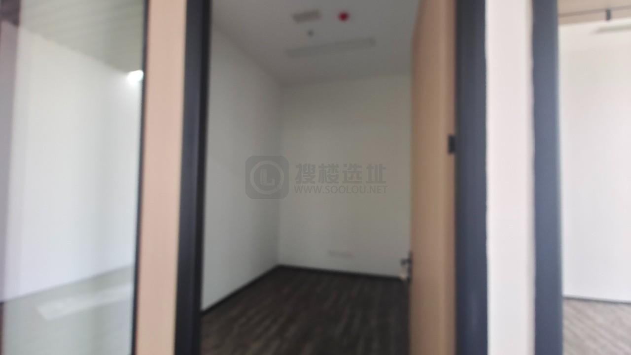 佳强大厦面积242平