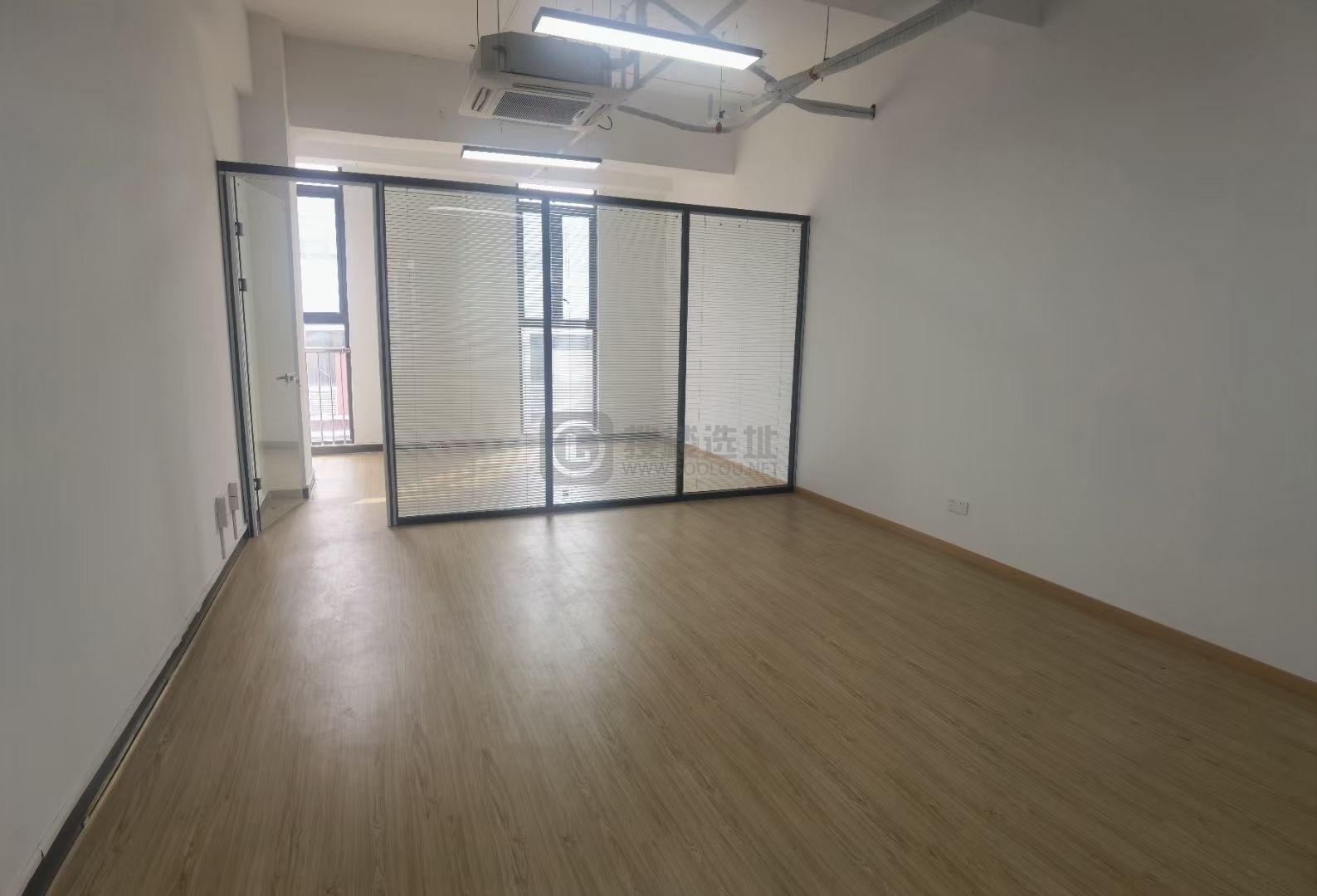 力通广场面积62平