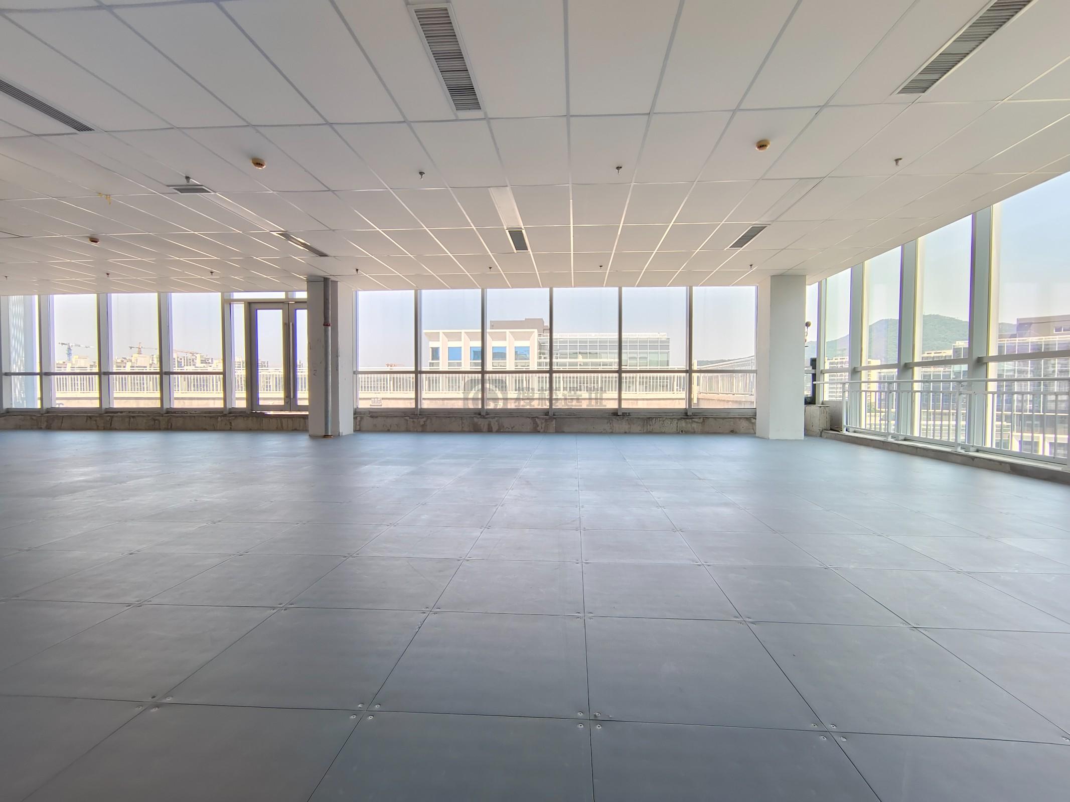  星河world面积335平