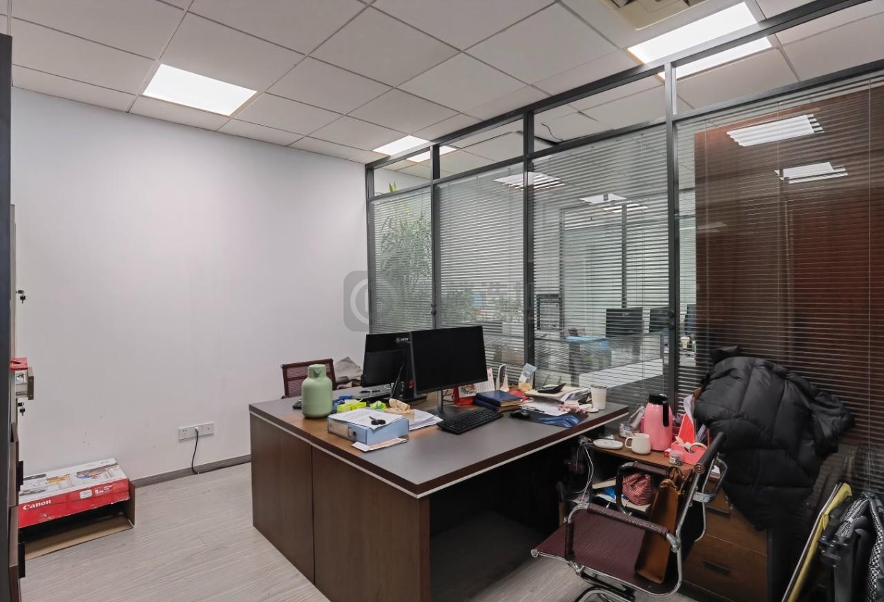 斯亚·财富中心面积233平