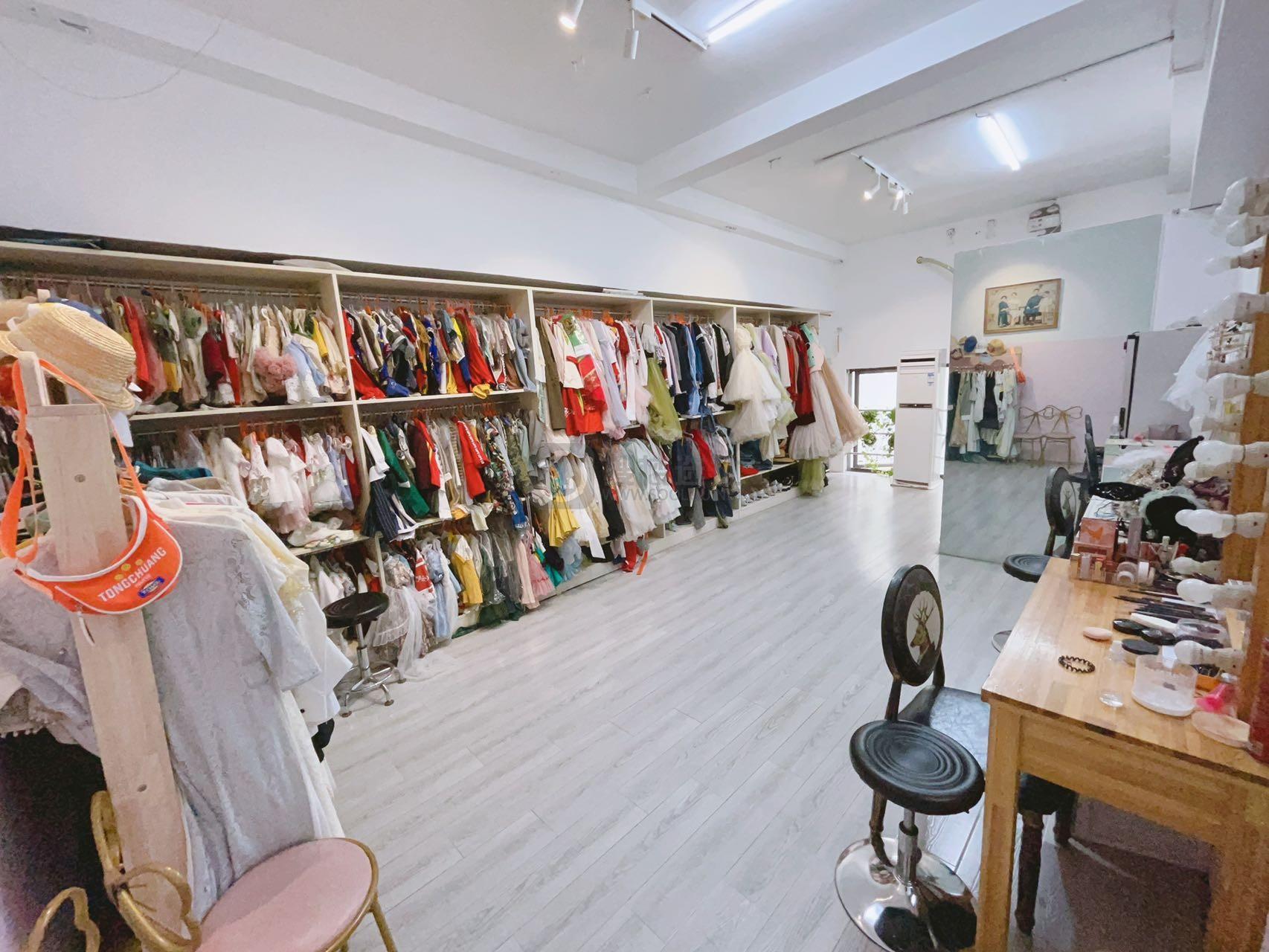  创意中央面积303平