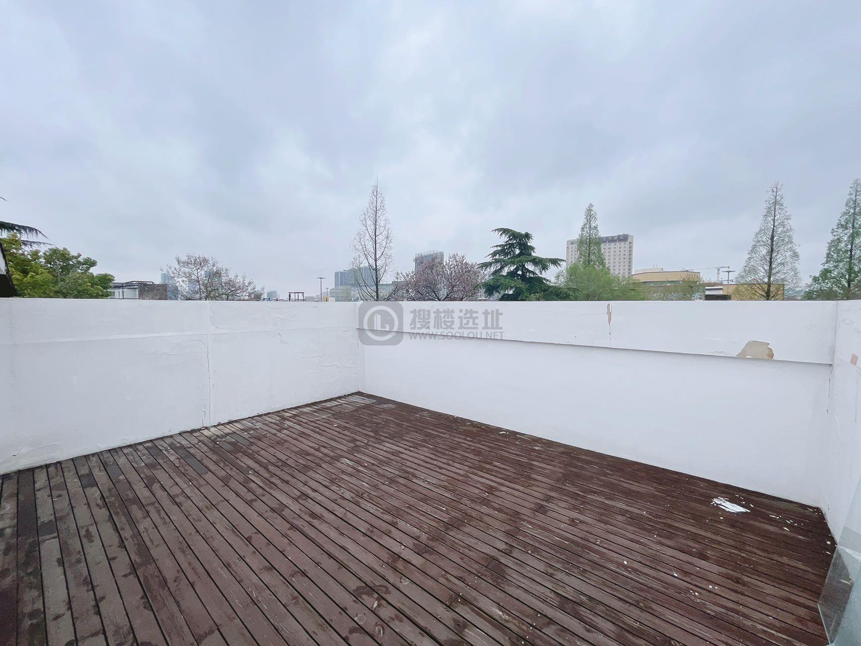  创意中央面积683平