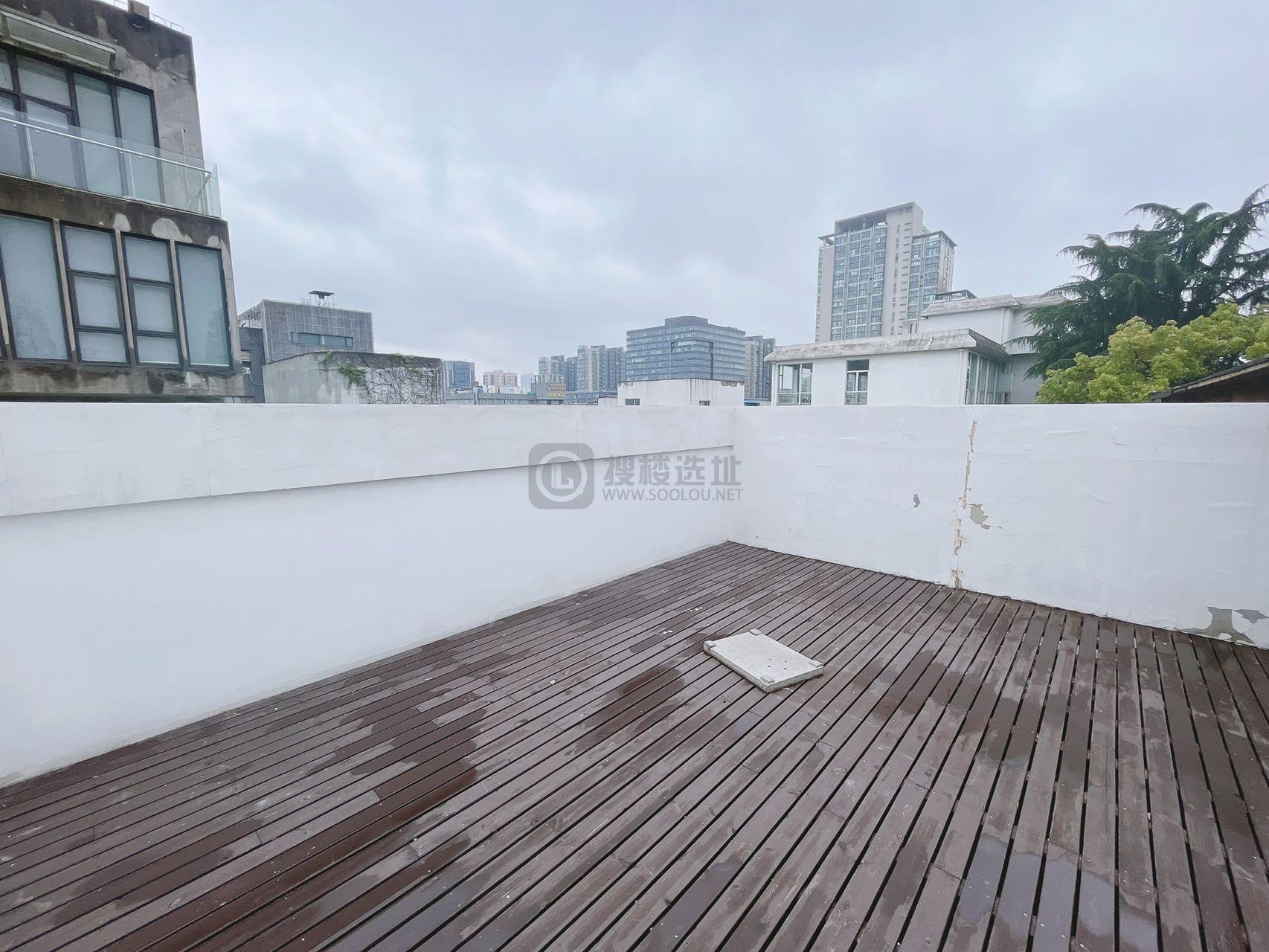  创意中央面积683平