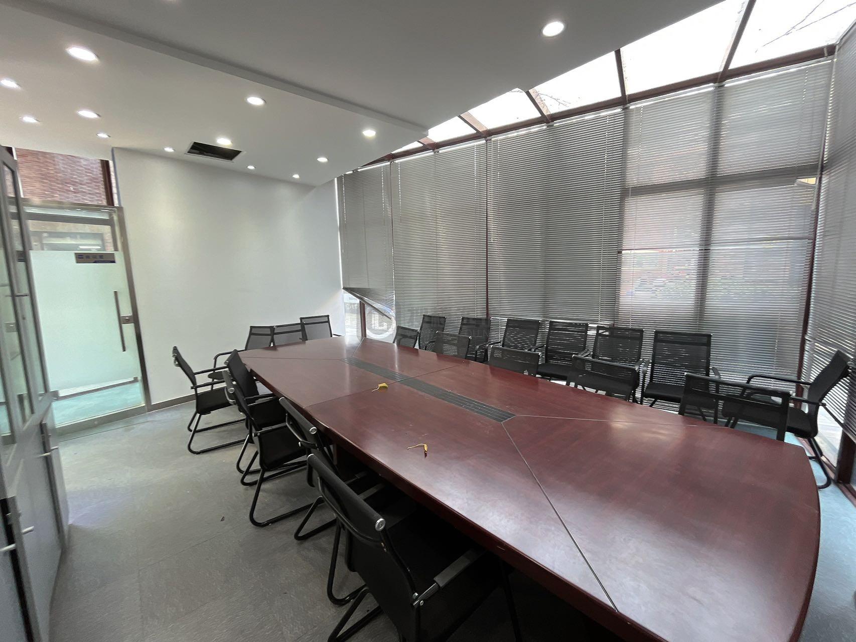  创意中央面积486平