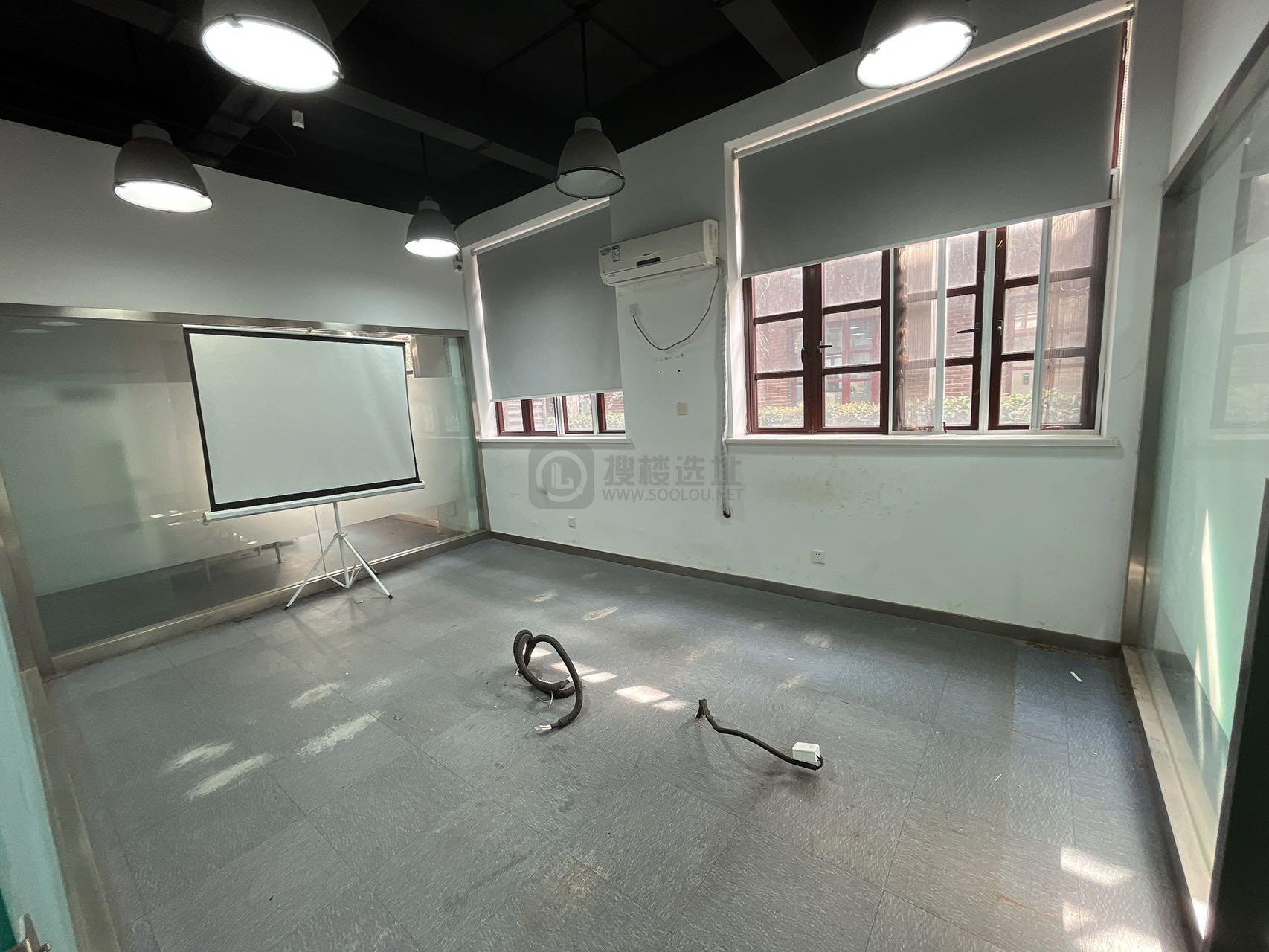  创意中央面积486平