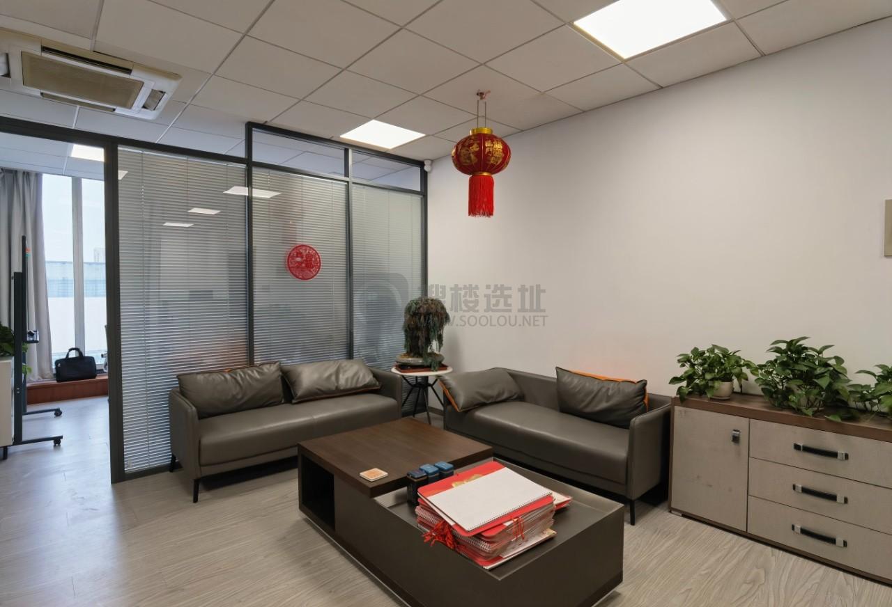 斯亚·财富中心面积233平