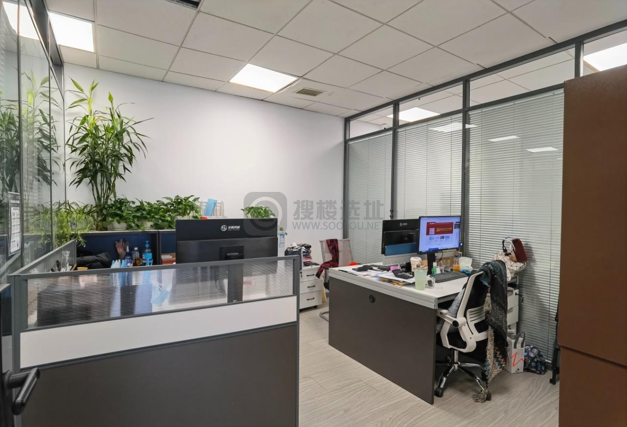 斯亚·财富中心面积233平