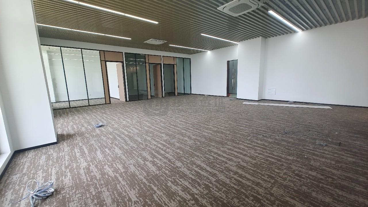 佳强大厦面积242平