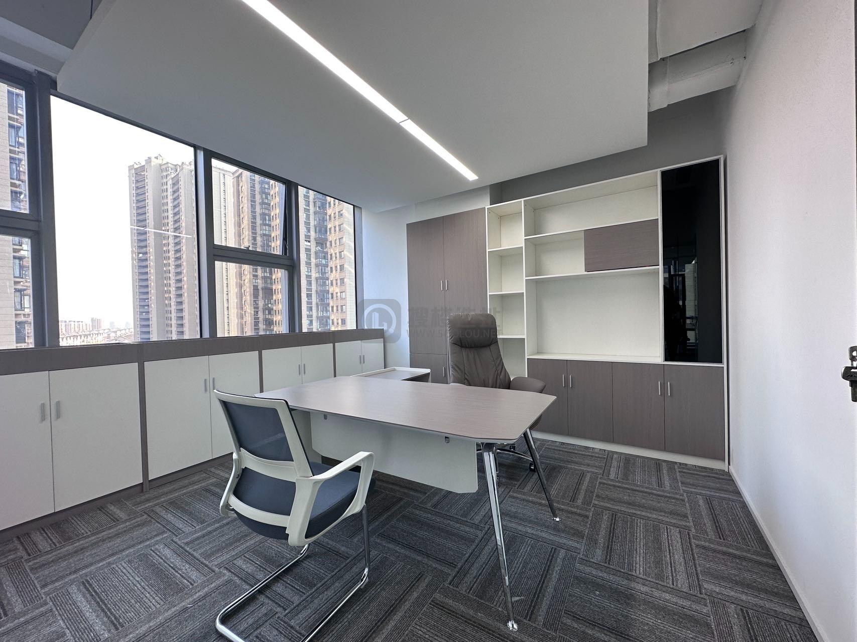 保利中心面积190平