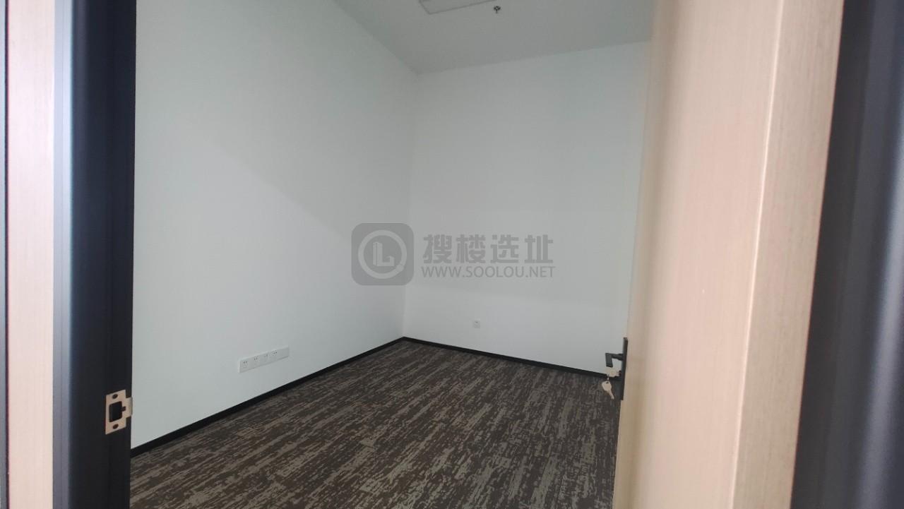 佳强大厦面积242平