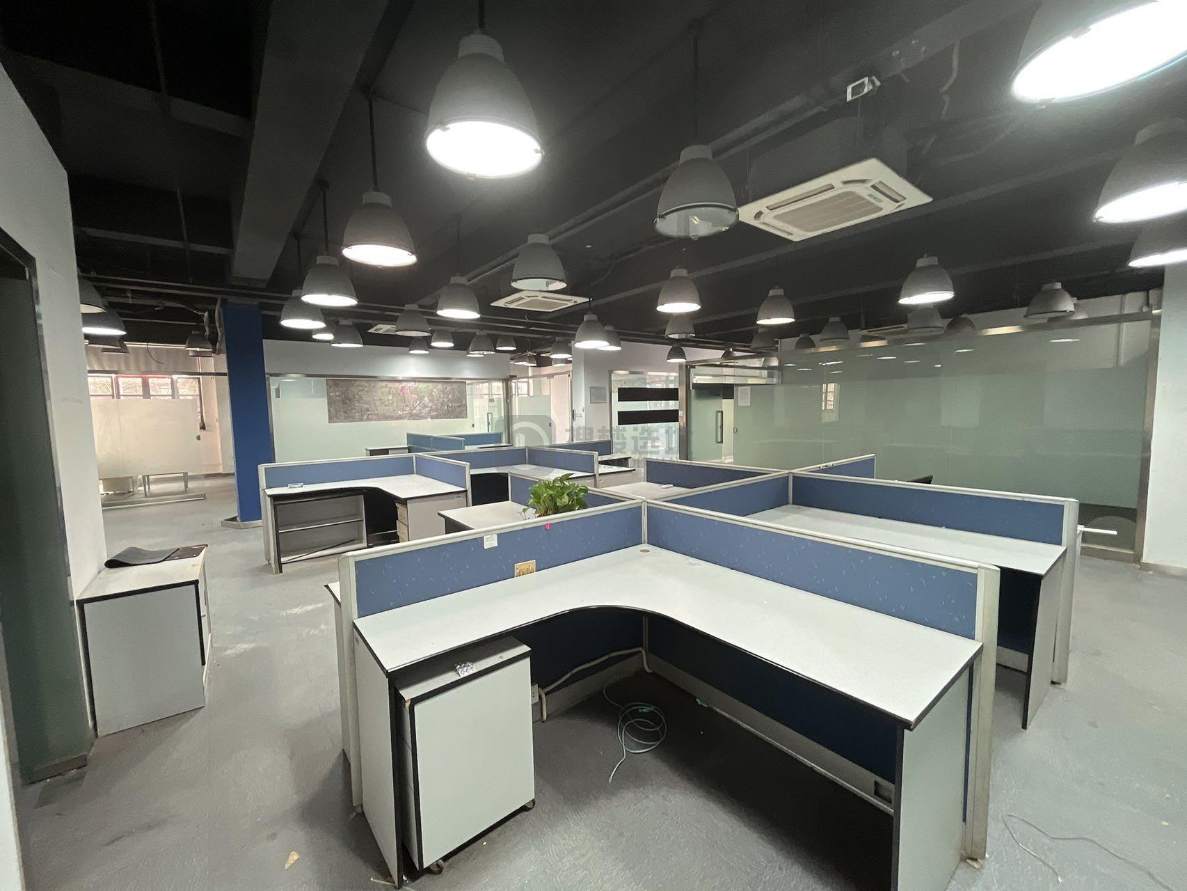  创意中央面积486平