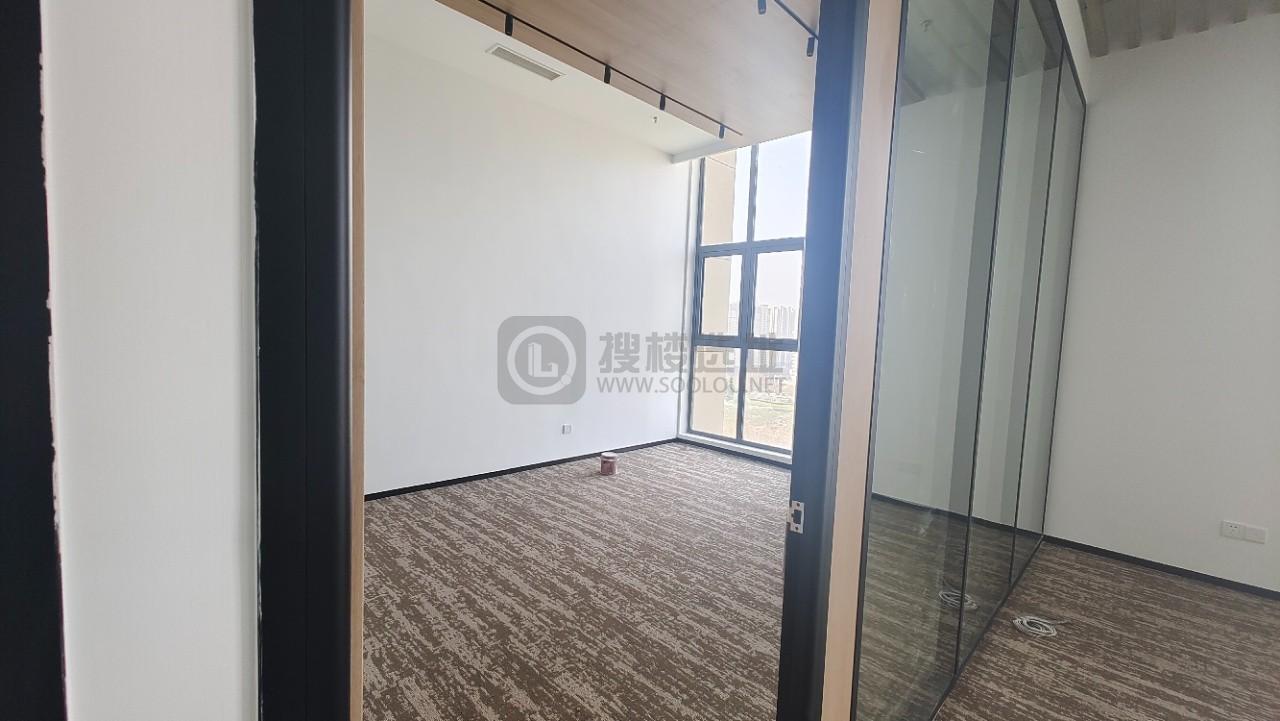 佳强大厦面积242平