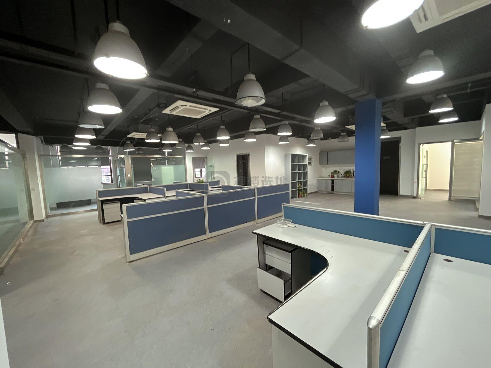  创意中央面积486平