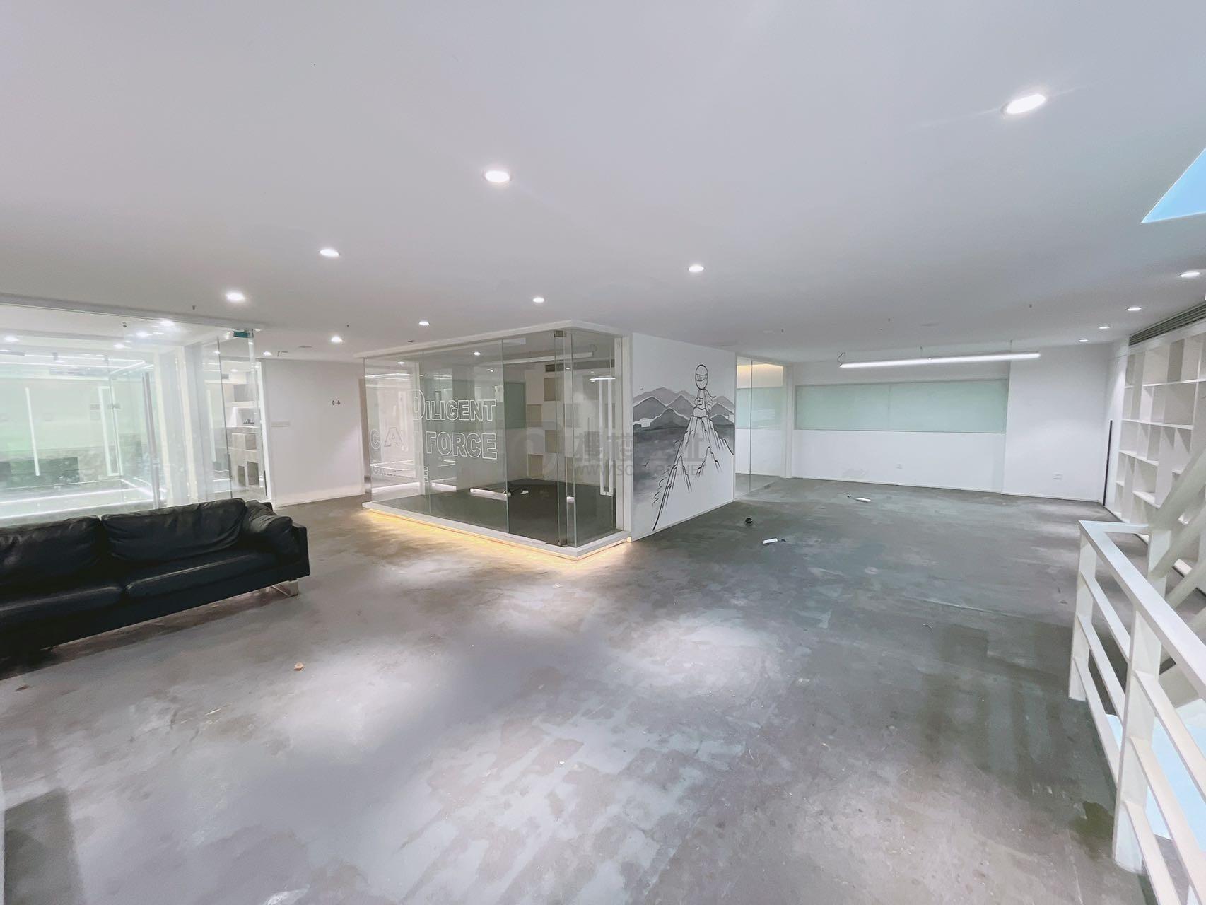  创意中央面积683平