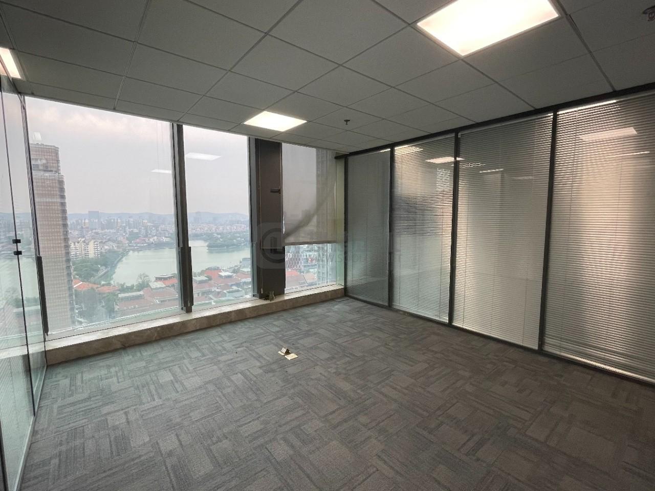 景枫中心面积303平