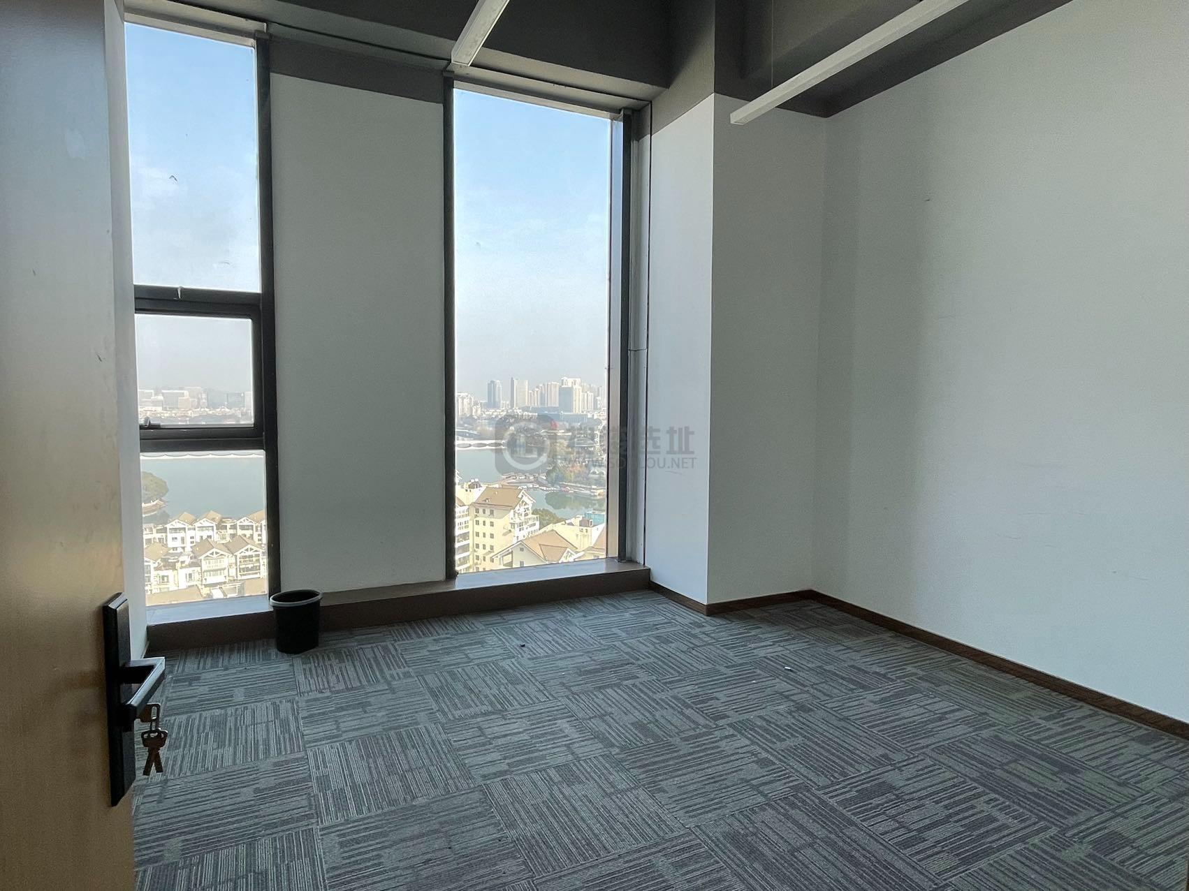  银城INC面积256平