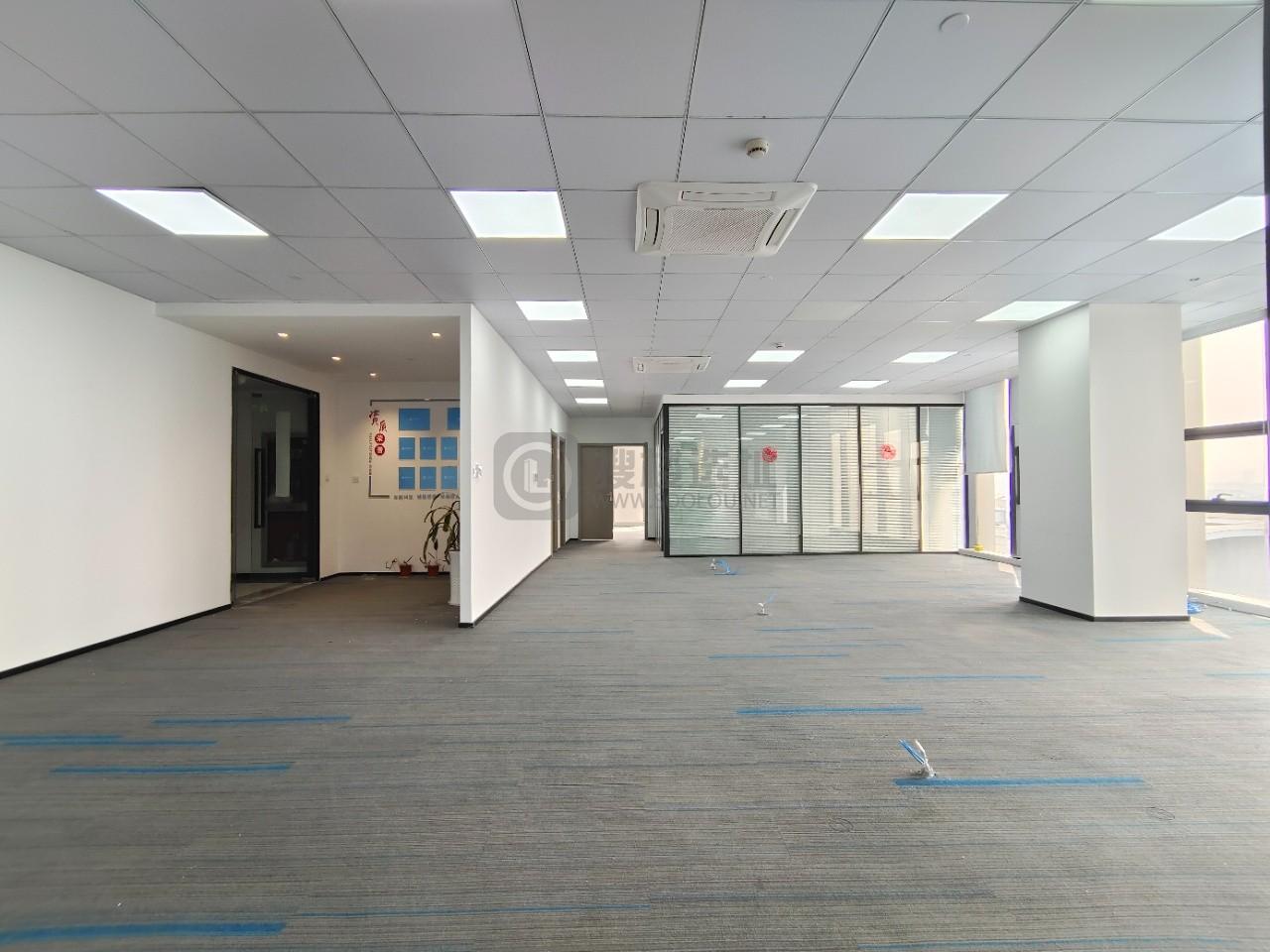  银城INC面积325平