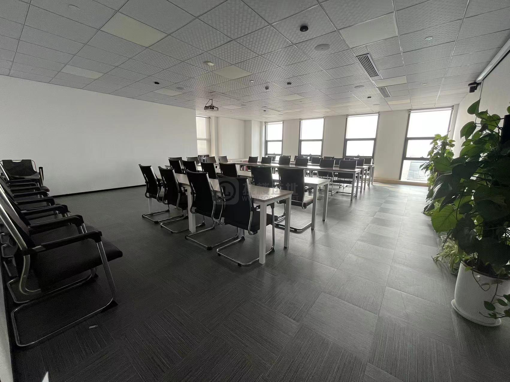  银城INC面积880平