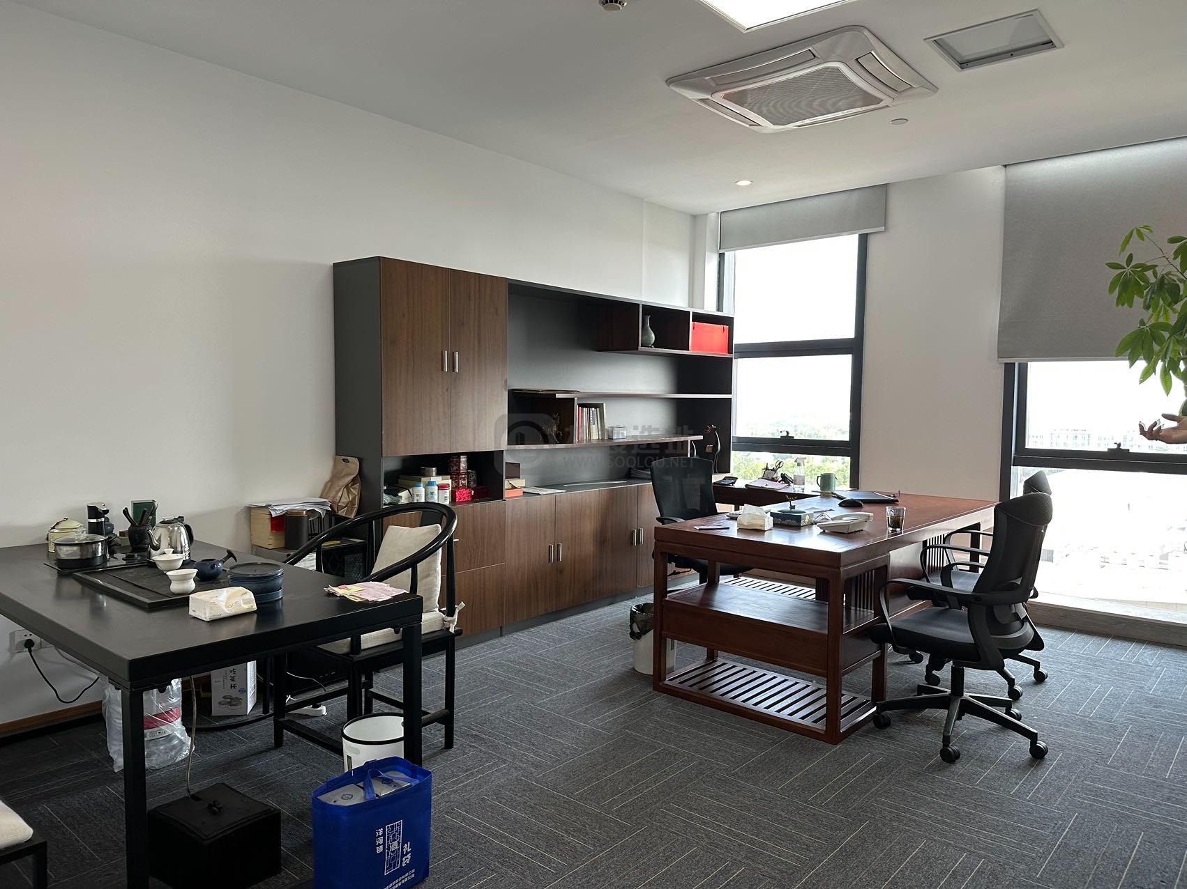  银城INC面积325平