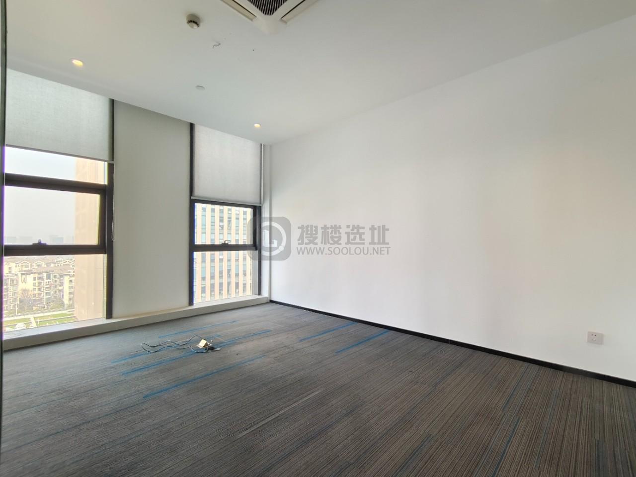  银城INC面积325平