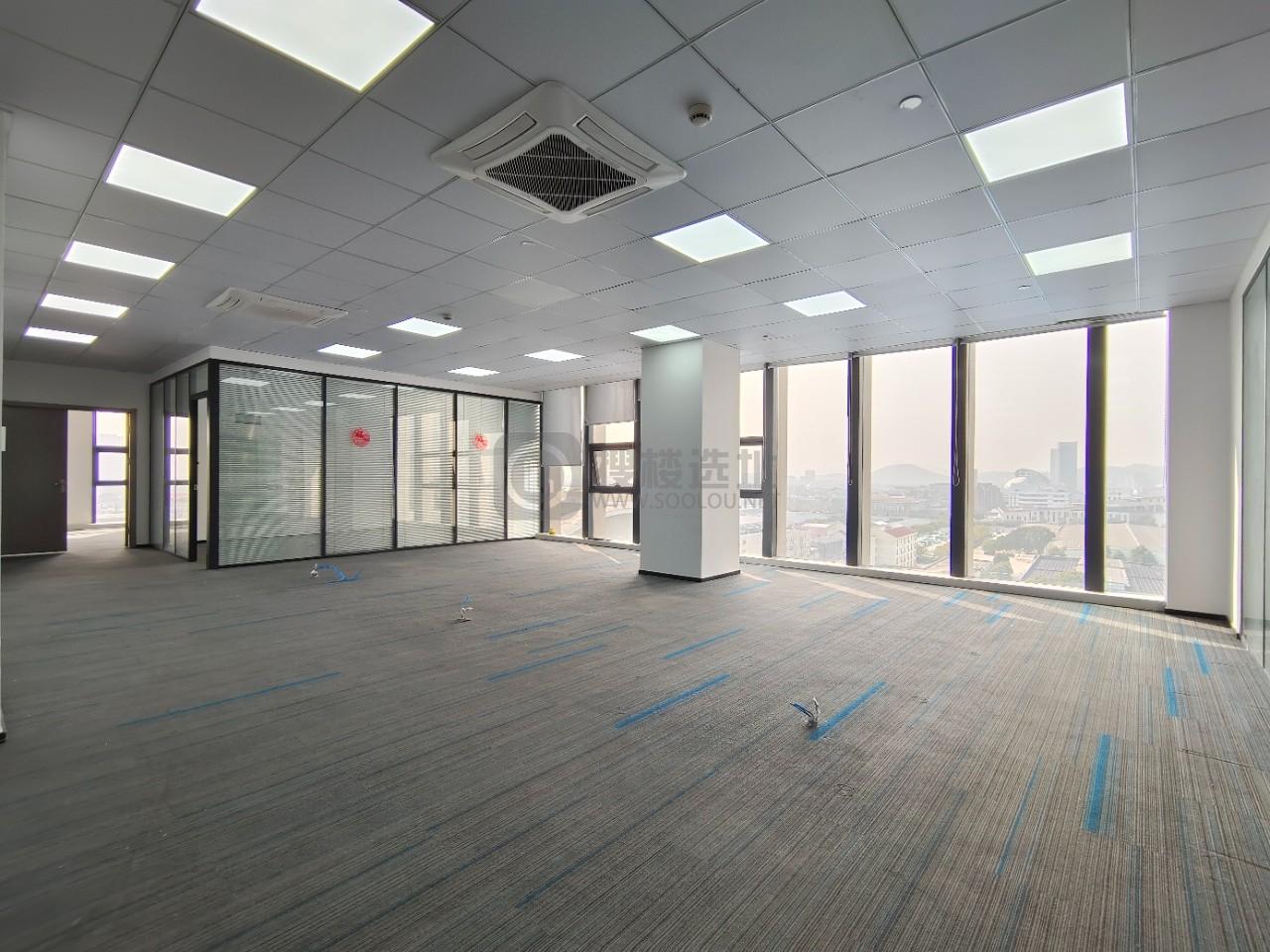  银城INC面积325平