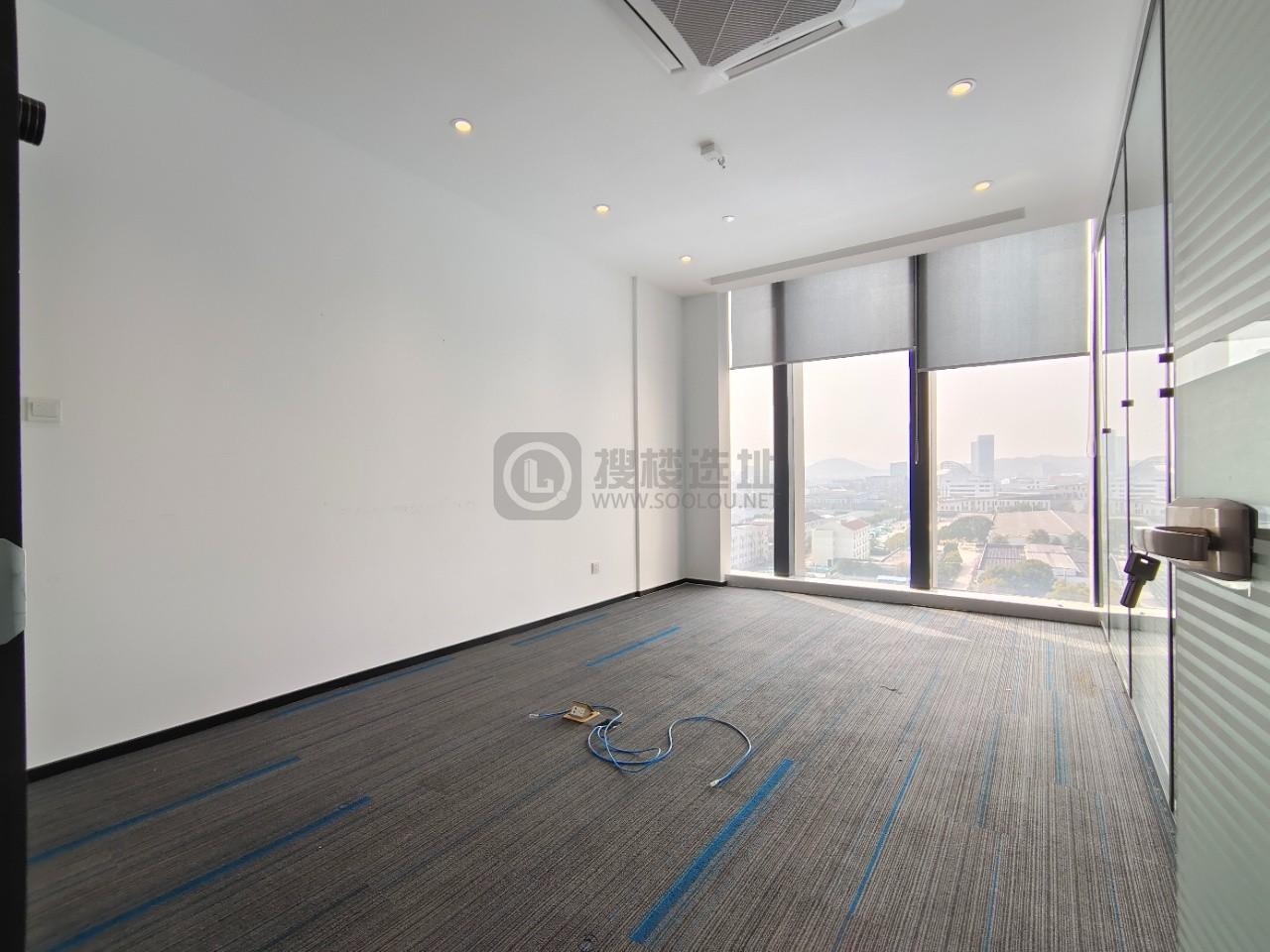  银城INC面积325平