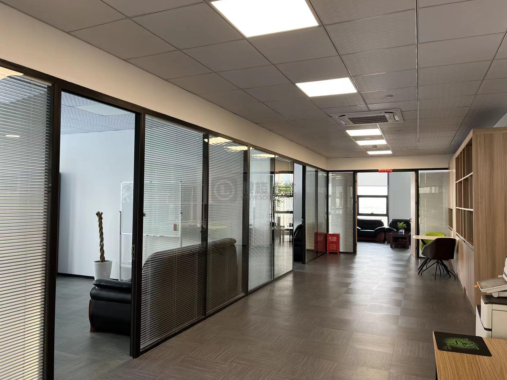  银城INC面积880平