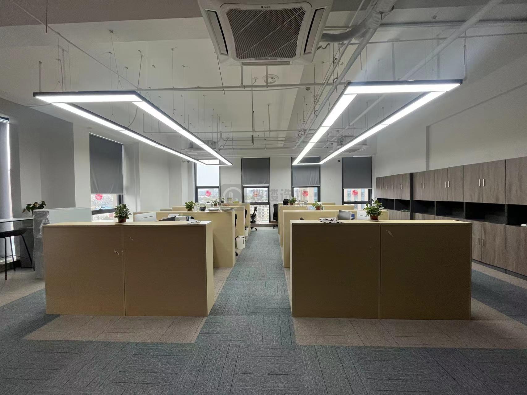  银城INC面积325平