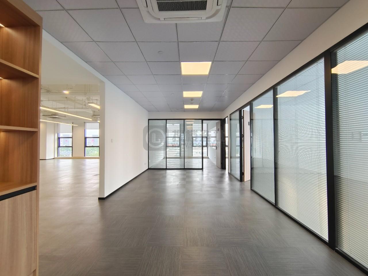  银城INC面积879平