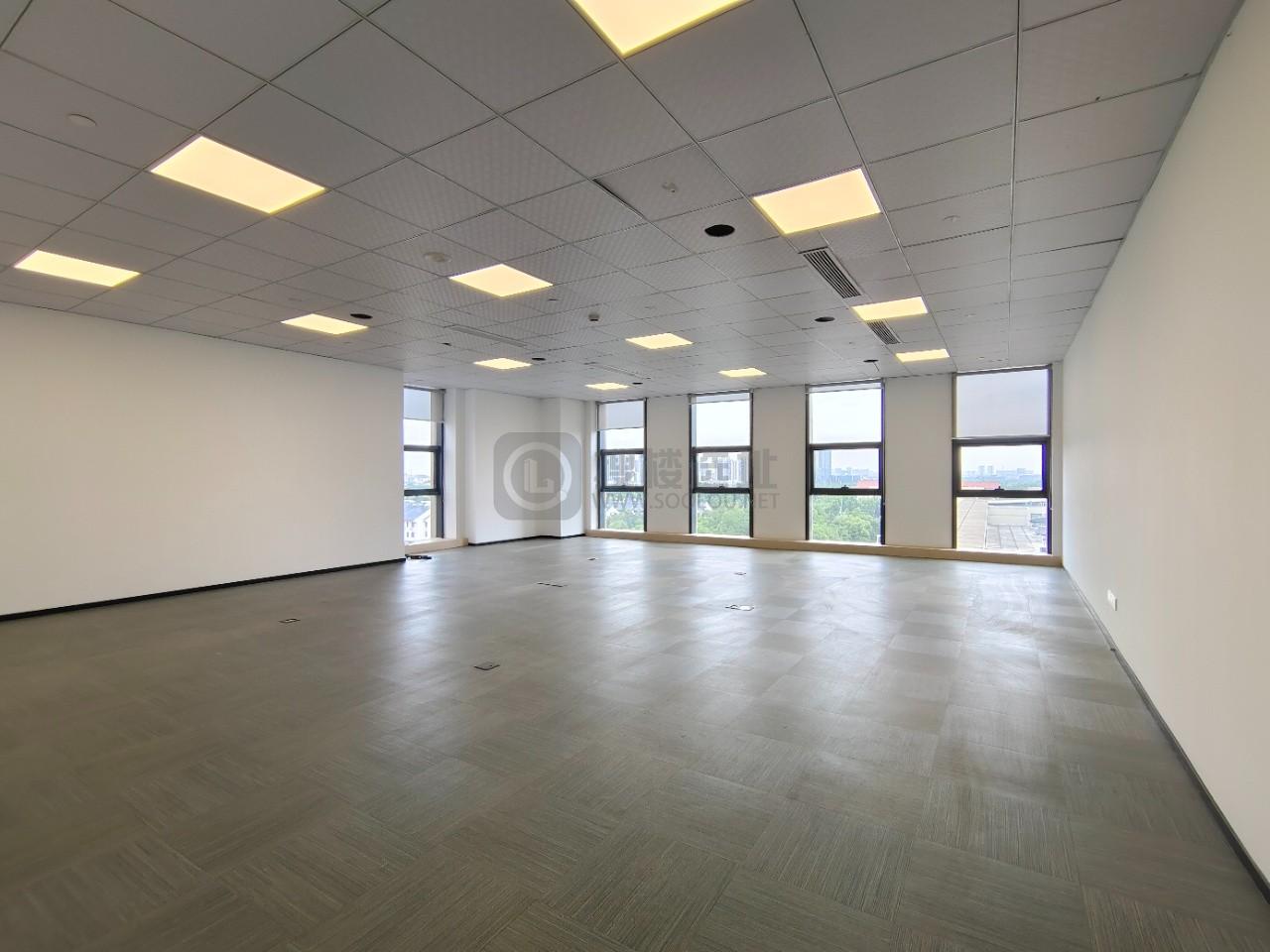  银城INC面积879平