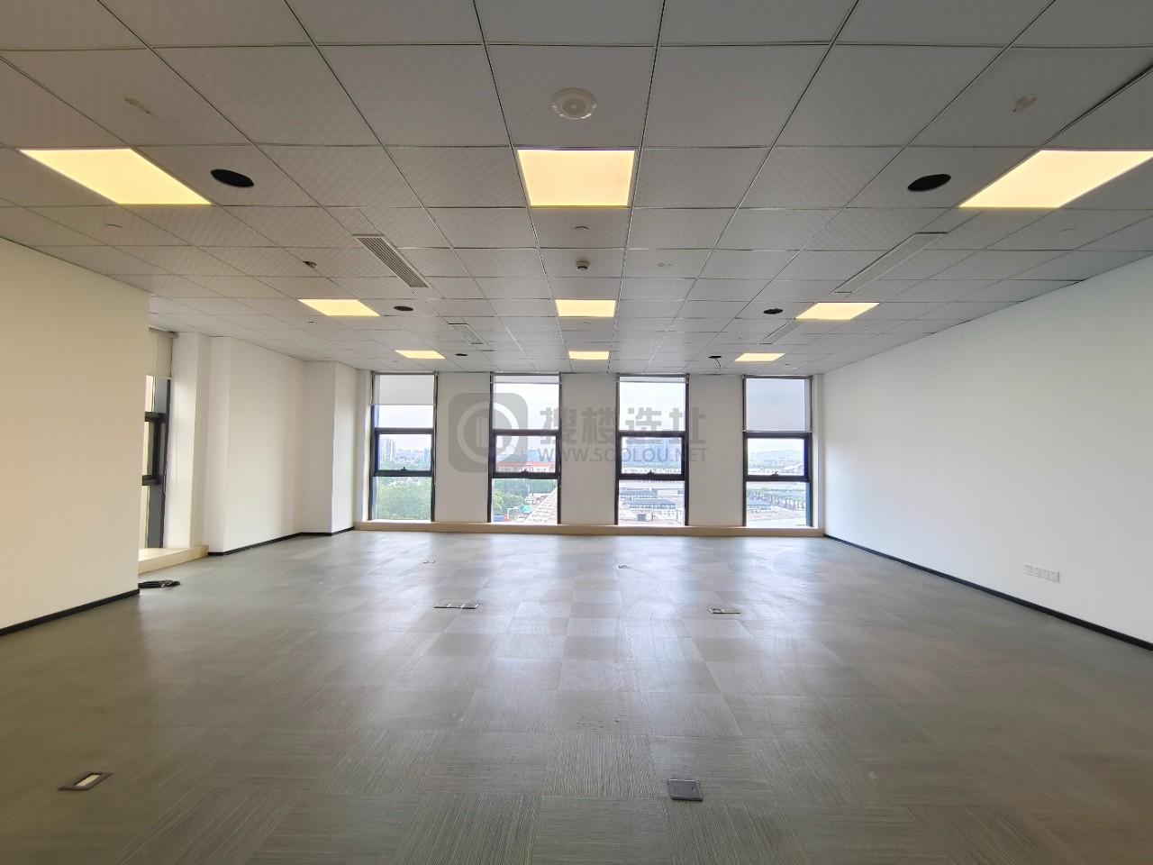  银城INC面积879平