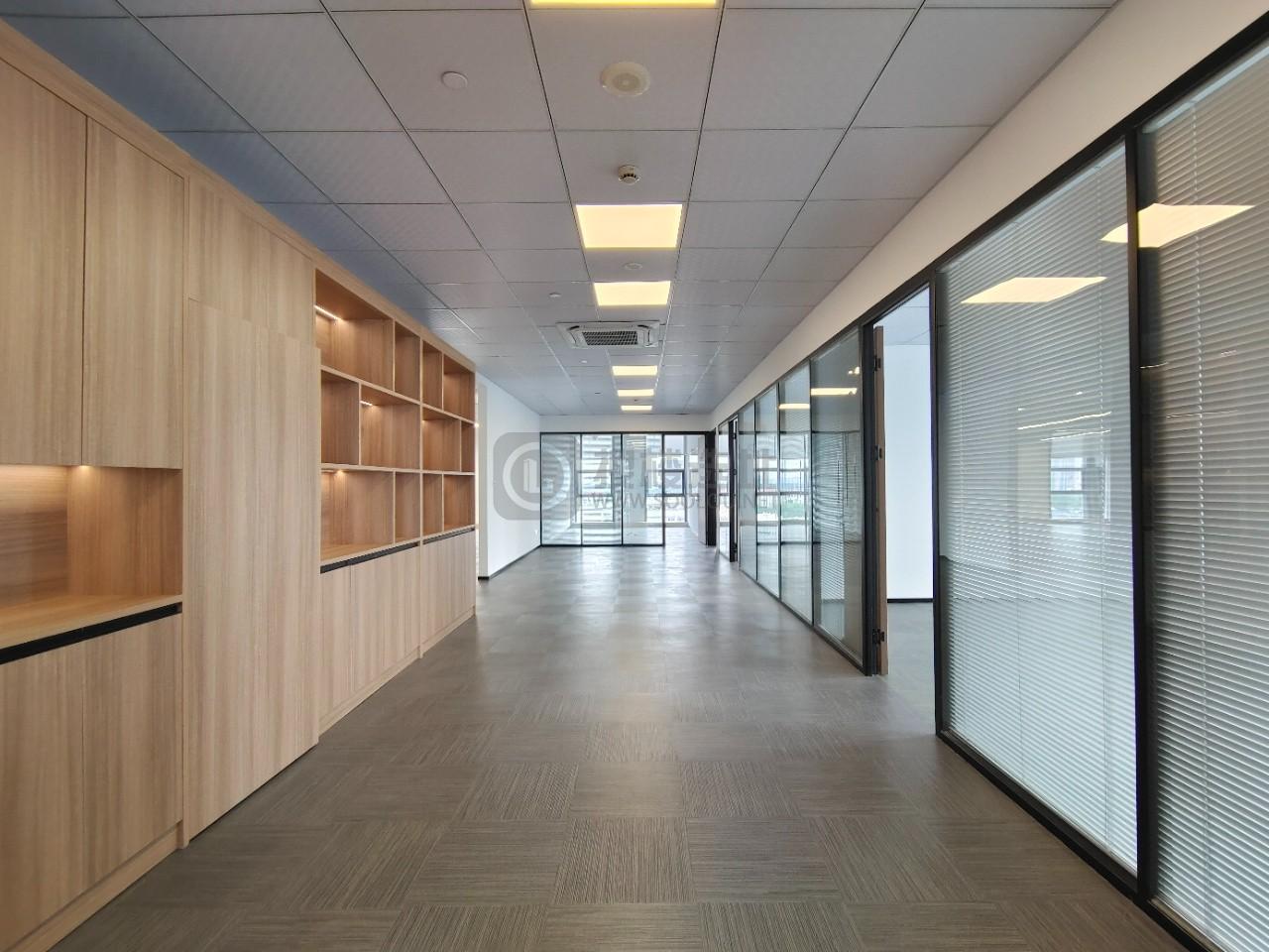  银城INC面积879平