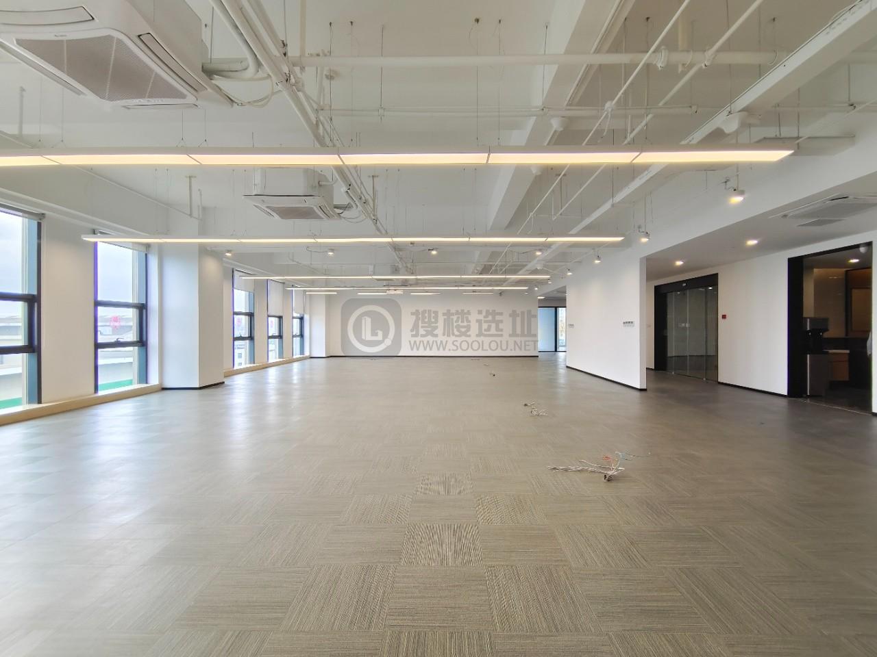  银城INC面积879平