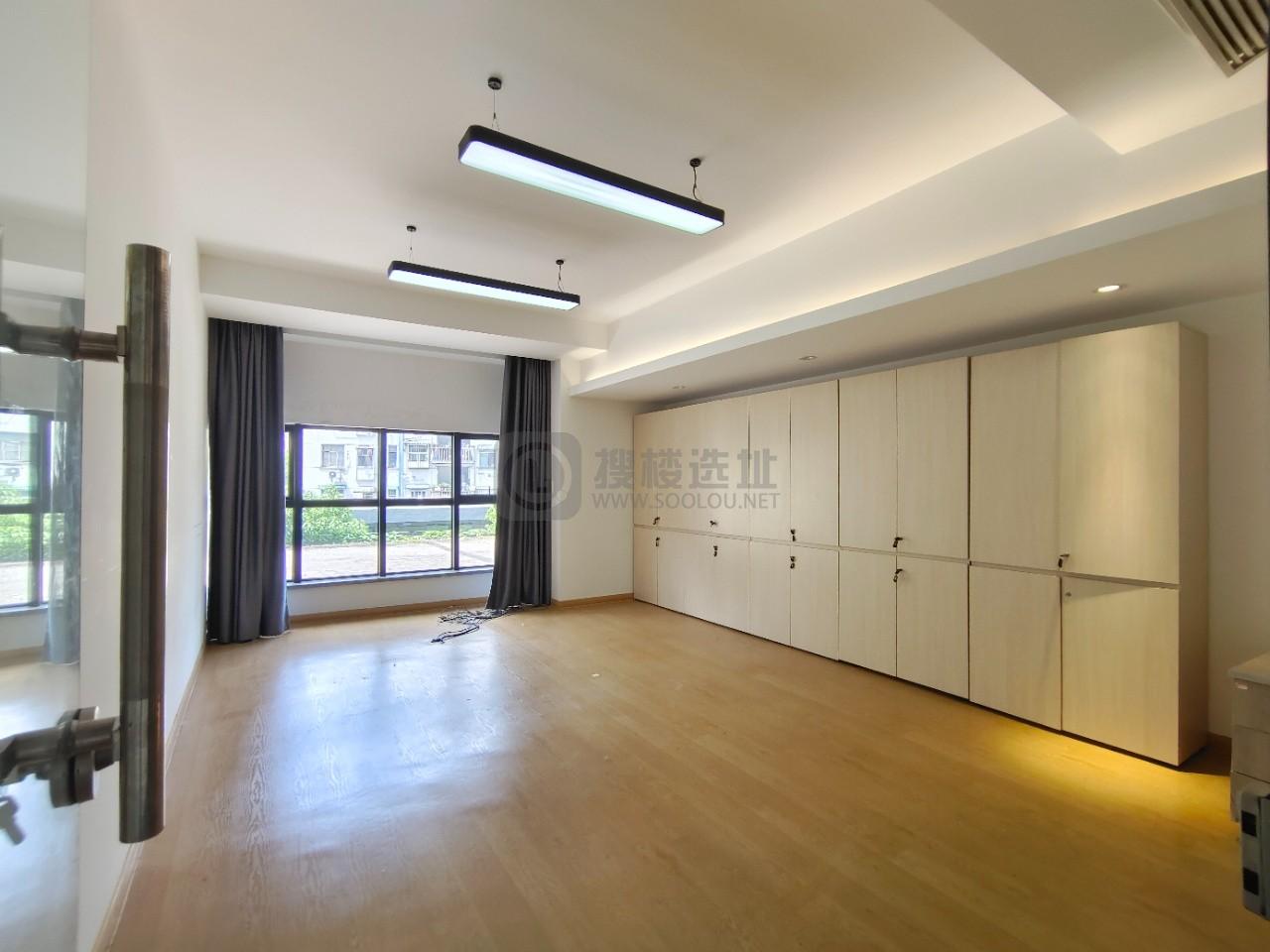 越界梦幻城面积485平