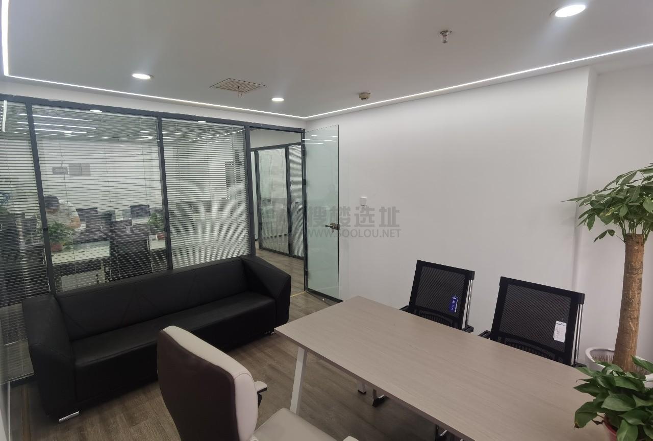 新世界中心面积133平