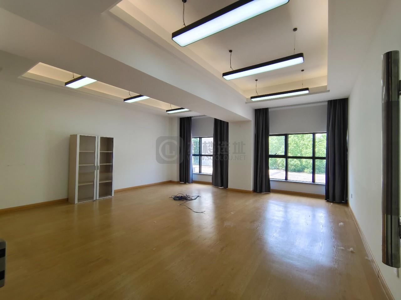 越界梦幻城面积485平