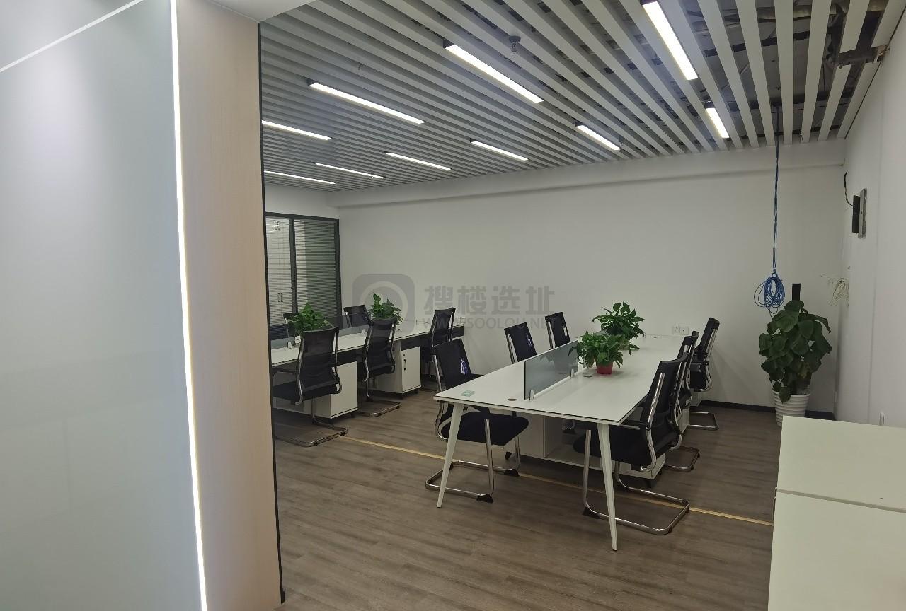 新世界中心面积133平