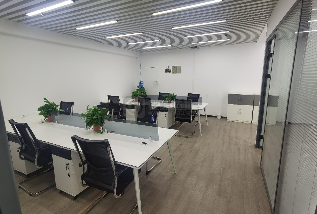 新世界中心面积133平