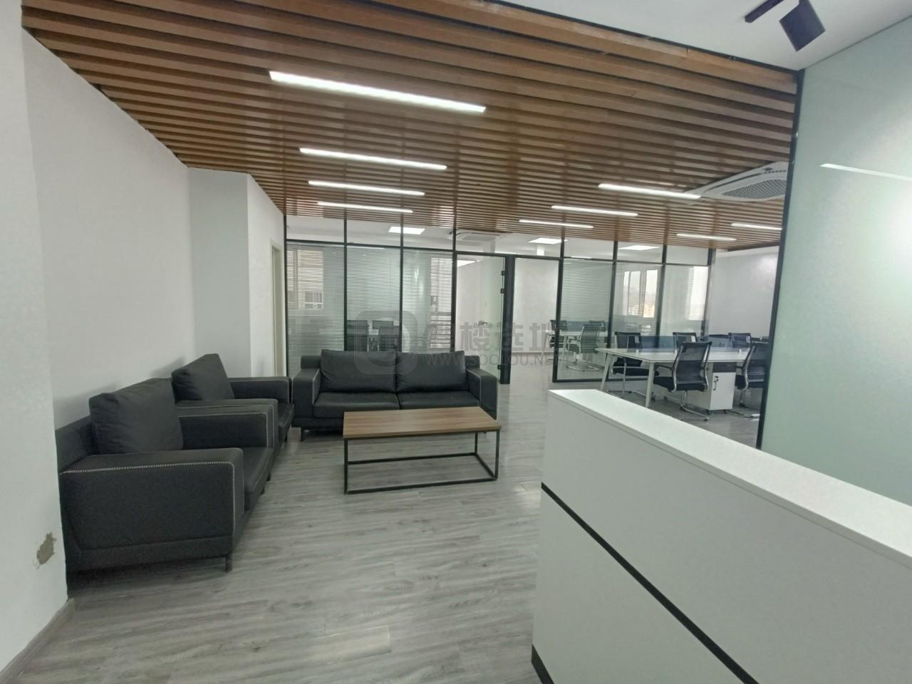 新世界中心面积254平