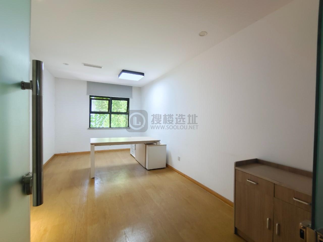 越界梦幻城面积485平