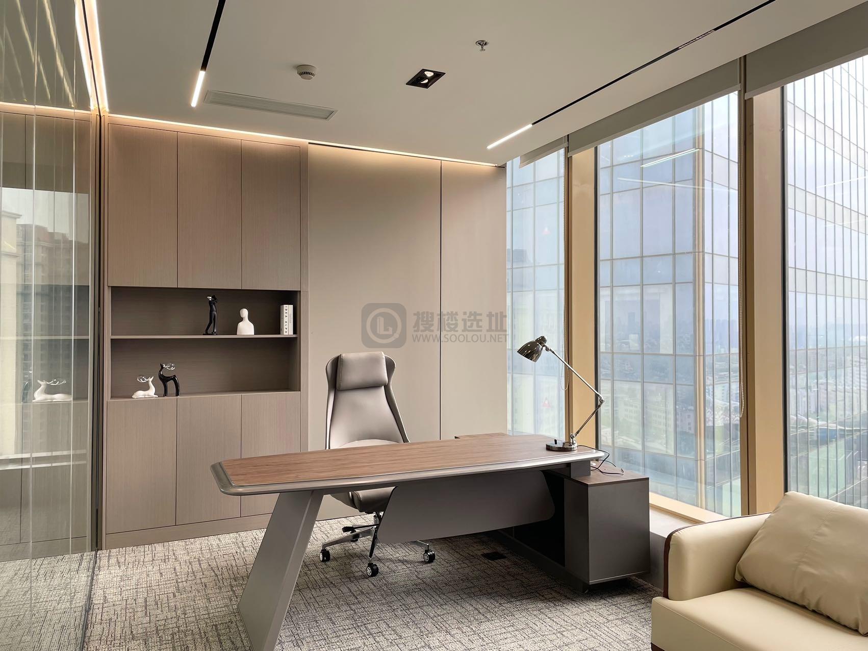 河西金鹰世界面积236平