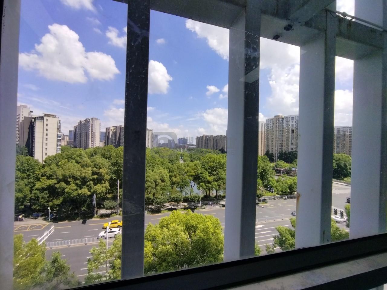 紫金西城中心面积180平