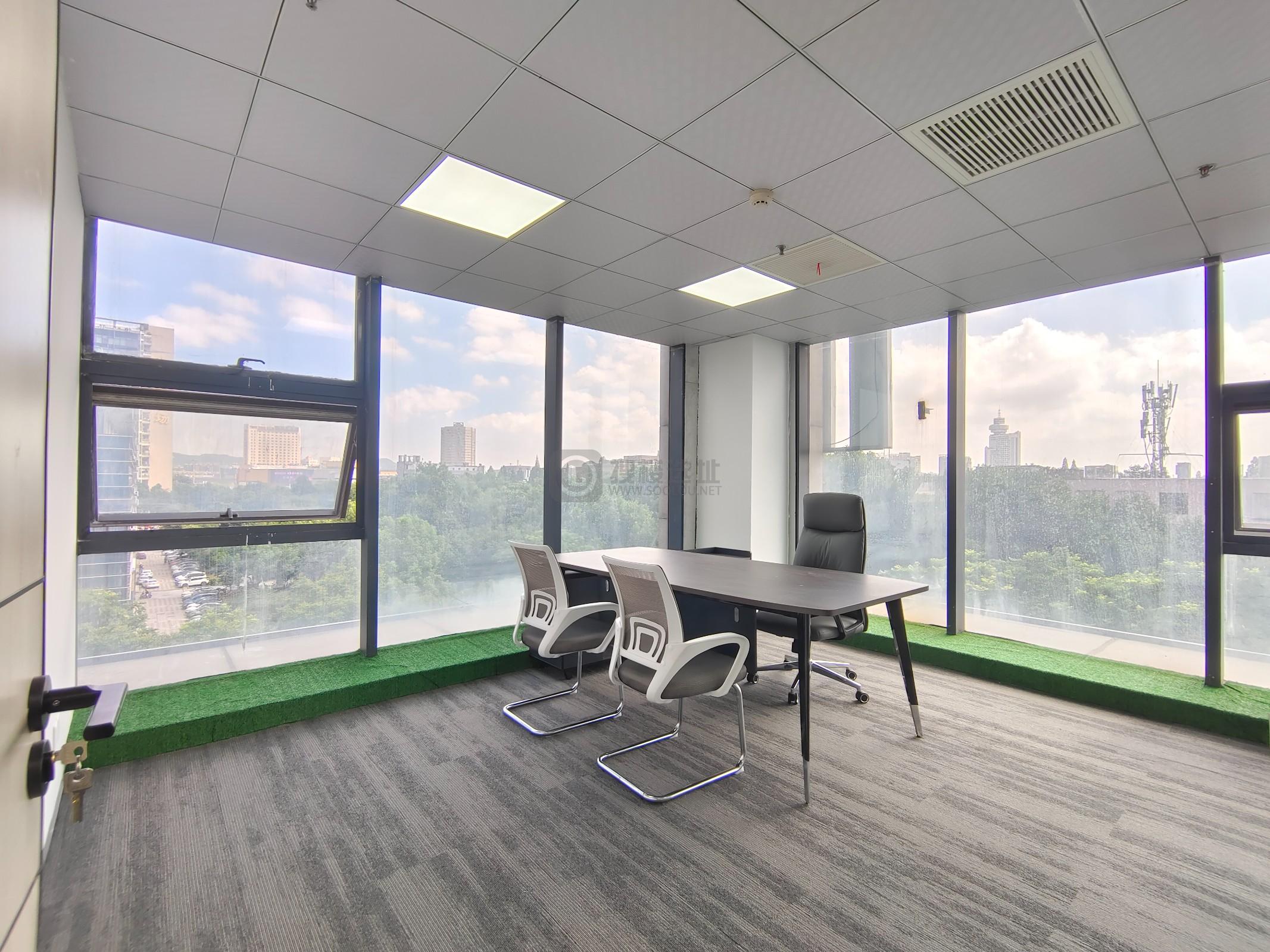 凤凰国际大厦面积245平