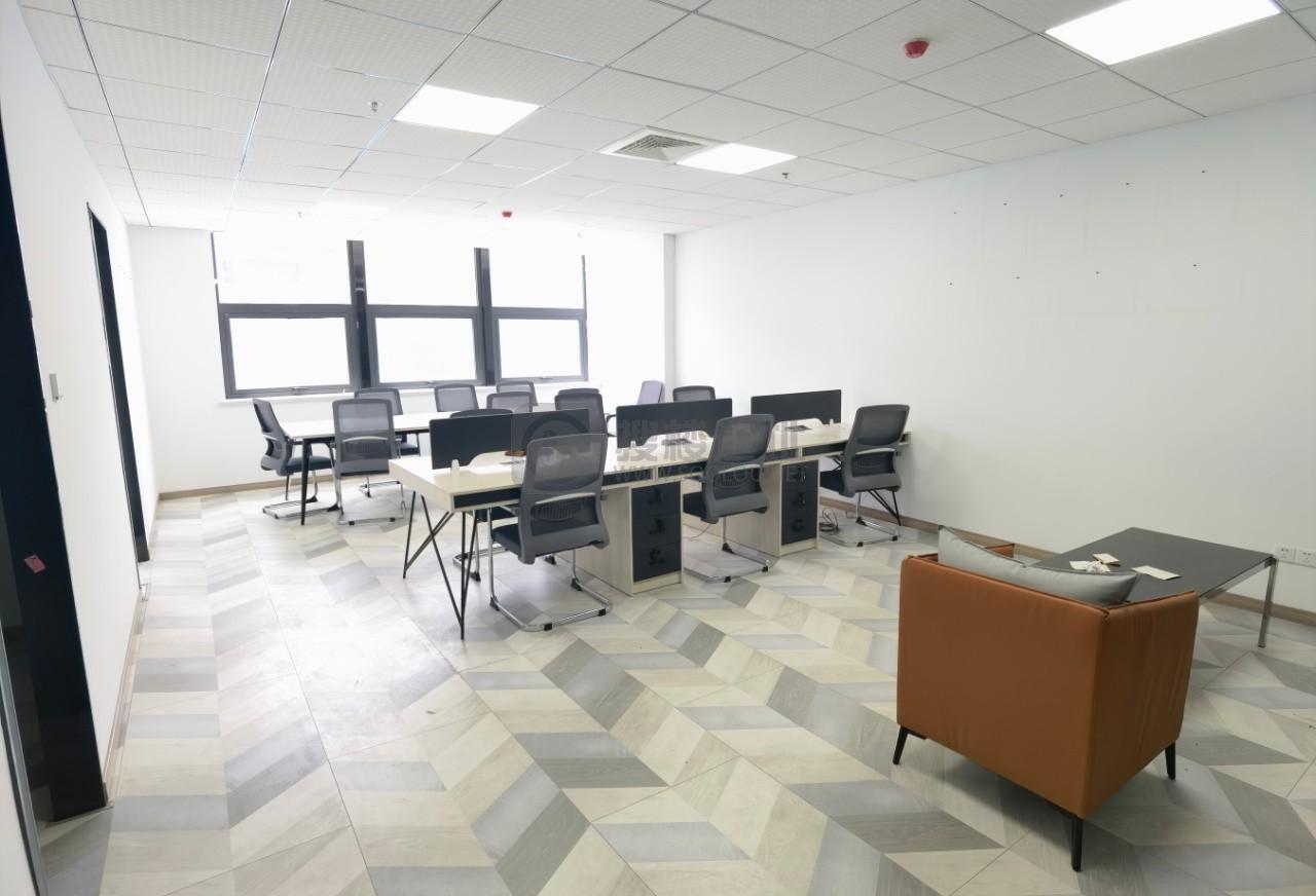 摩尔空间面积125平