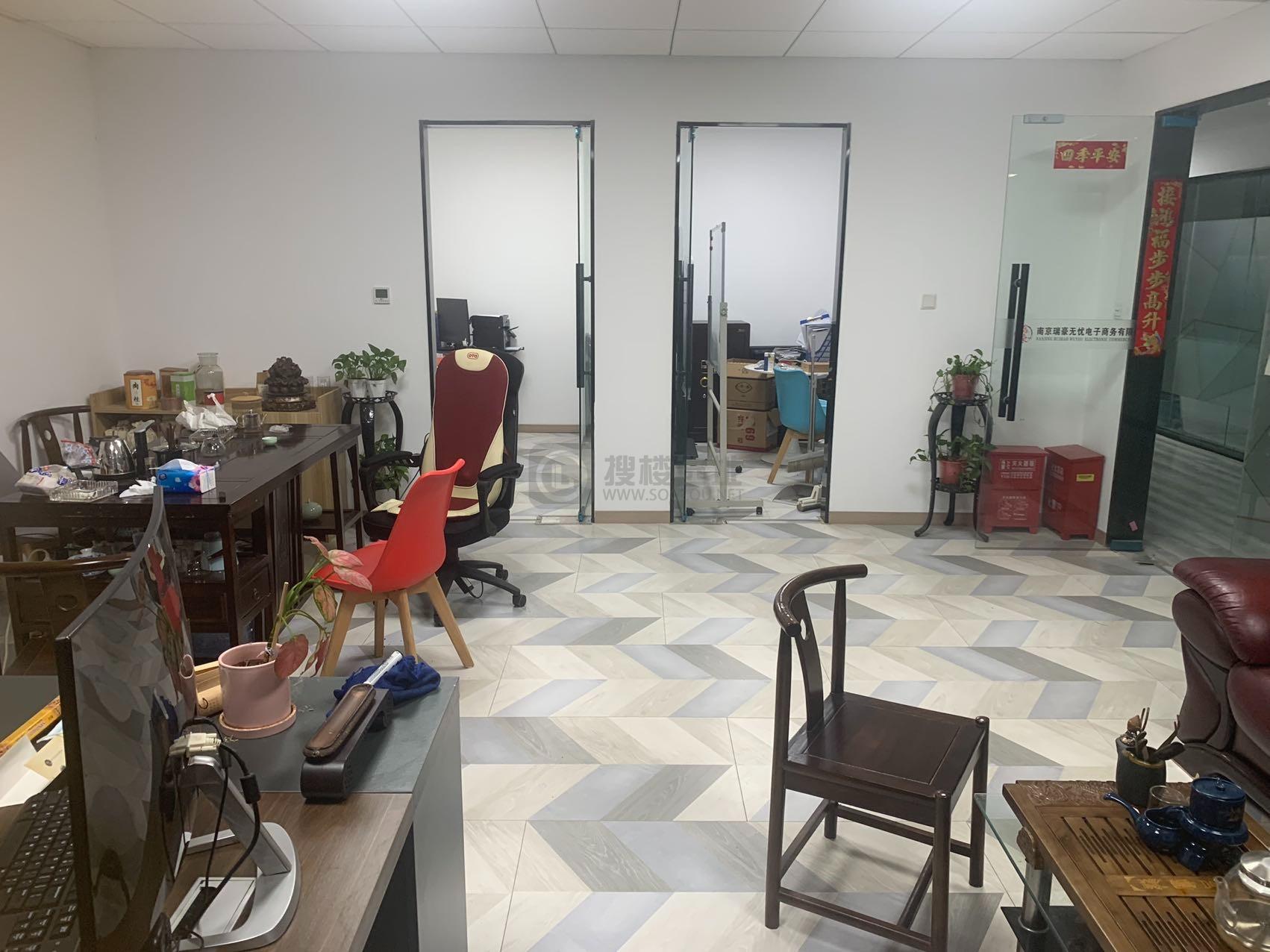 摩尔空间面积86平